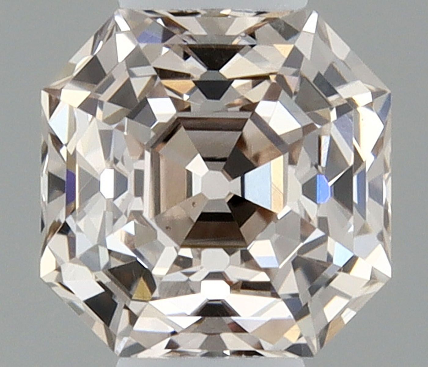 0.32ct · Sq. emerald